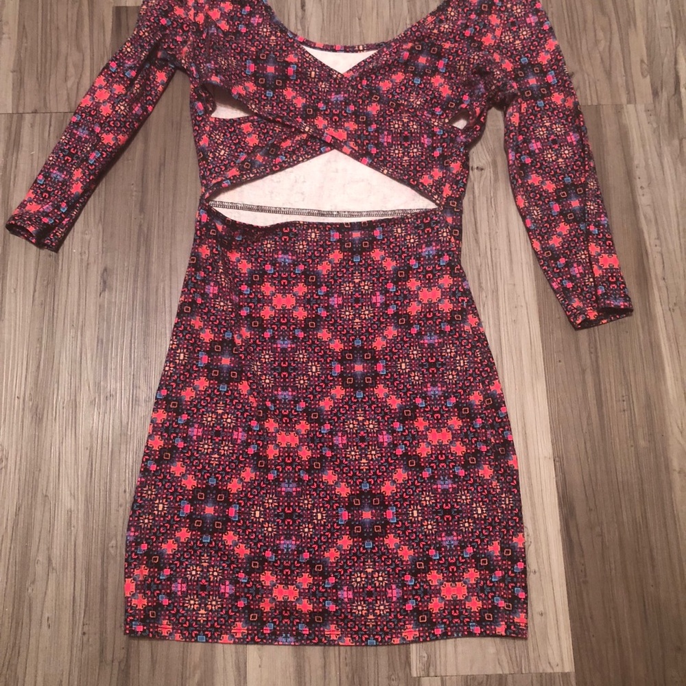 Colorful 3/4 sleeve fitted dress